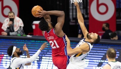 开云官网-打爆戈贝尔诠释统治力 恩比德或复刻大鲨鱼神迹