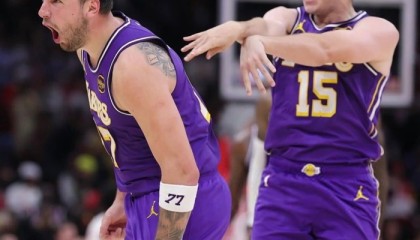 开云app-常规赛报销！里夫斯检查时被扫错部位 惨遭重伤或错失2.41亿顶薪|詹姆斯|湖人|东契奇|俄克拉荷马雷霆队|奥斯汀·里夫斯_新浪体育_新浪新闻