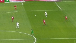 开云app-【德甲】莱万双响穆勒造乌龙 拜仁4比1菲尔特